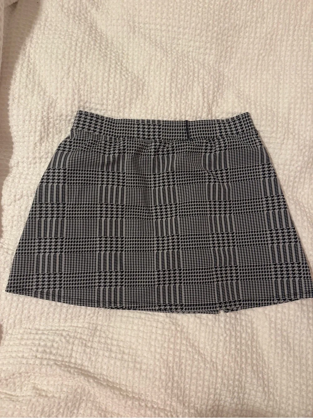Alo Yoga Houndstooth Plaid Mini Skirt Skort Front Slits Black & White size Large